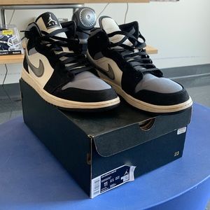 Air Jordan 1 Mid SE 'Satin Smoke Grey'